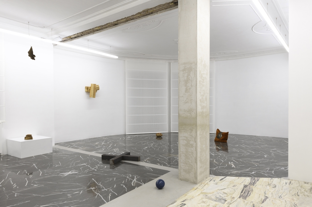 Giovanni Kronenberg - Richard Nonas, installation view at z2o project, Roma, photo Giorgio Benni