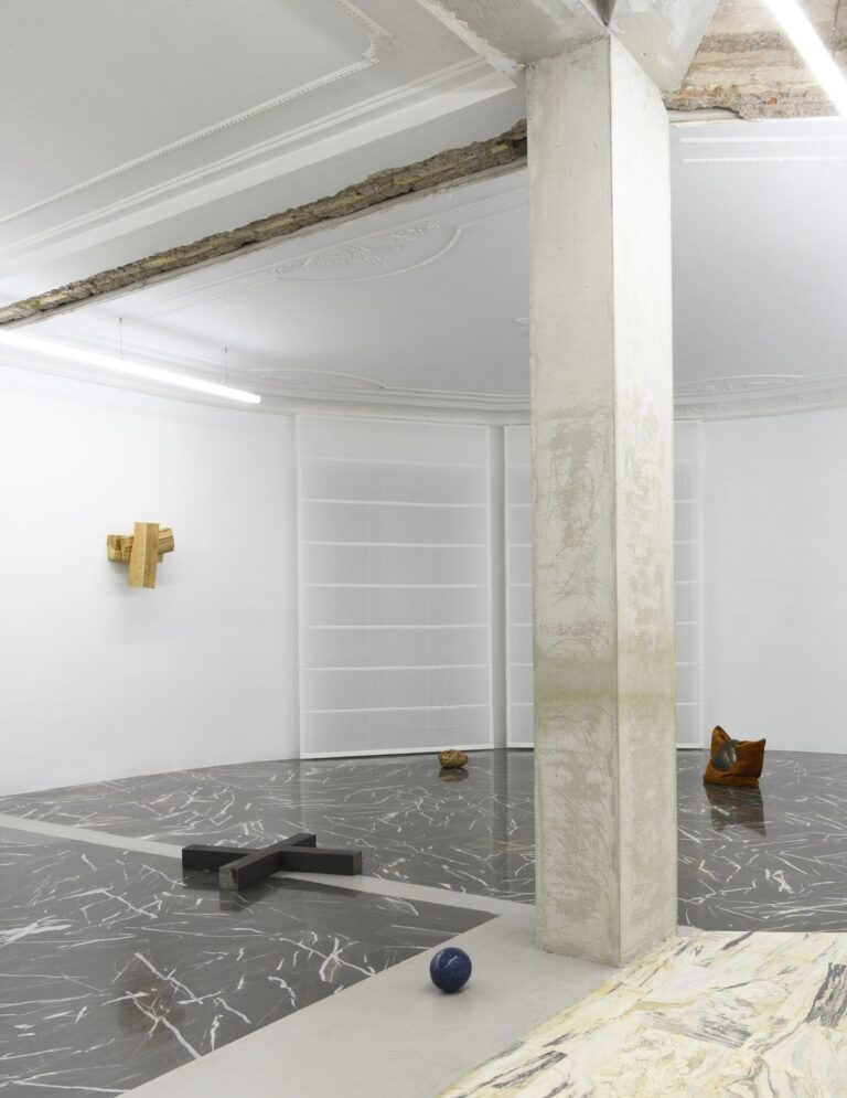 Giovanni Kronenberg - Richard Nonas, installation view at z2o project, Roma, photo Giorgio Benni