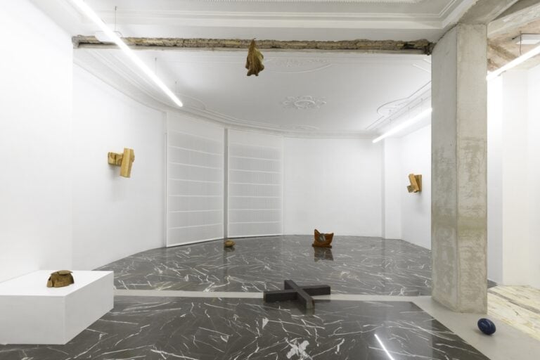 Giovanni Kronenberg - Richard Nonas, installation view at z2o project, Roma, photo Giorgio Benni