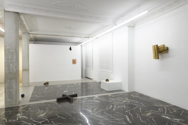 Giovanni Kronenberg - Richard Nonas, installation view at z2o project, Roma, photo Giorgio Benni