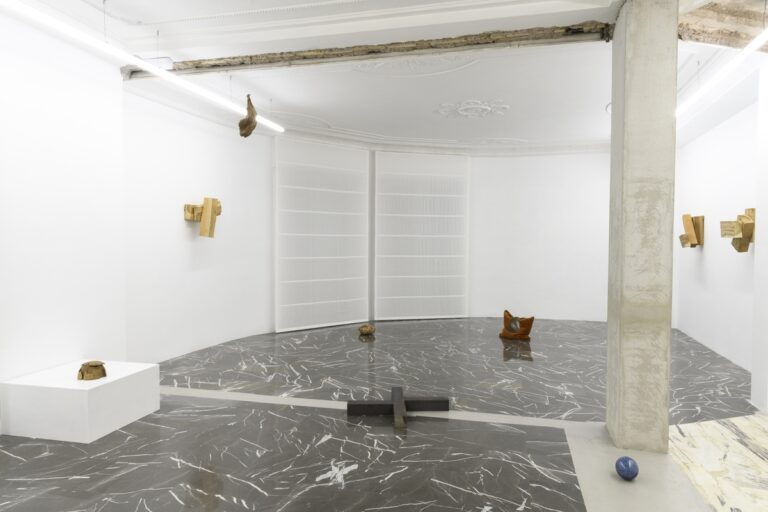 Giovanni Kronenberg - Richard Nonas, installation view at z2o project, Roma, photo Giorgio Benni