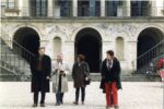 André Corboz, secondo da sinistra, con Bernardo Secchi (a sinistra) e Paola Viganò (al centro) a Poggio a Caiano, 1995 (Fondo A. Corboz, Biblioteca dell’Accademia di architettura, USI)