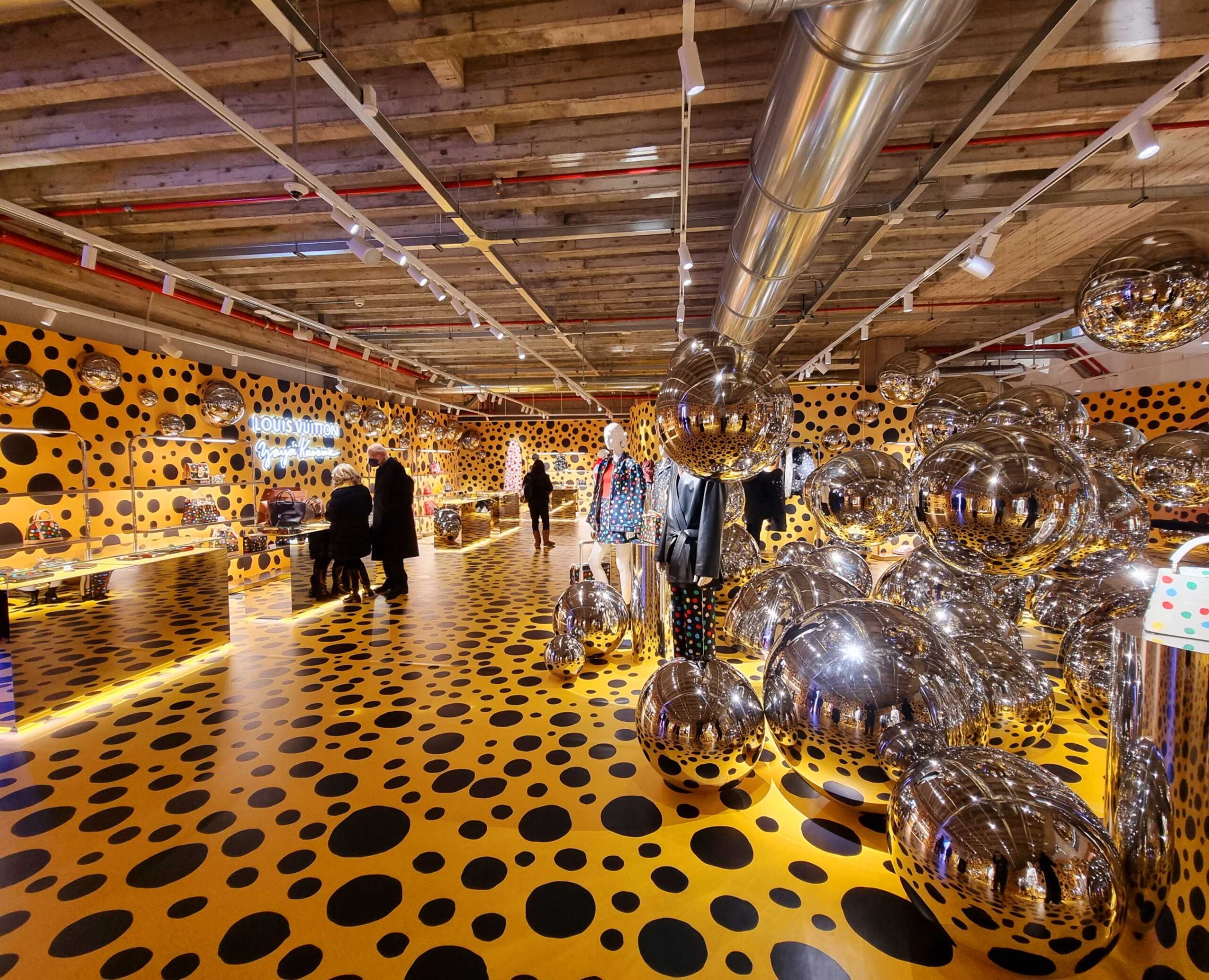 La nuova sede di Louis Vuitton, all’insegna dell’artista Yayoi Kusama