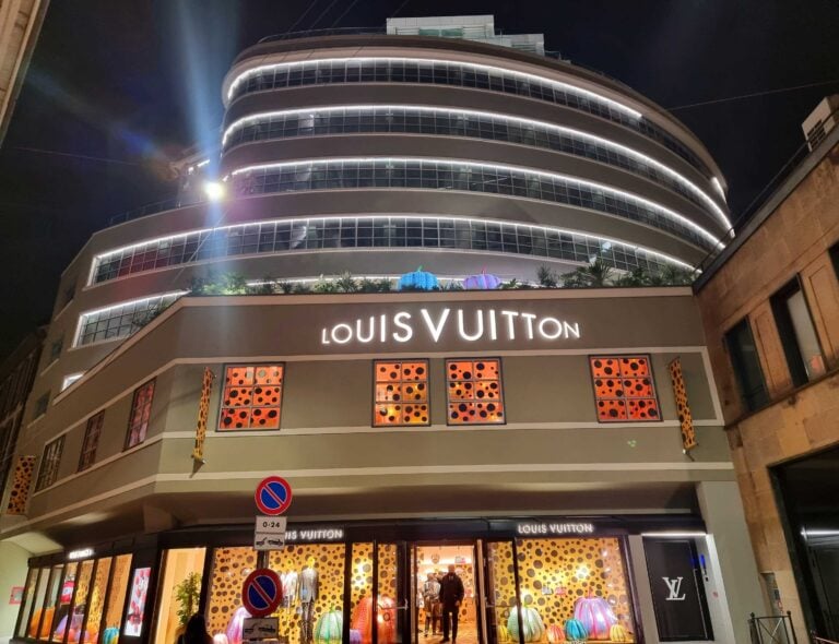 La nuova sede di Louis Vuitton, all’insegna dell’artista Yayoi Kusama
