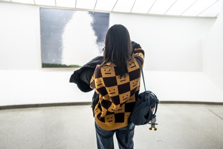 Alex Katz Gathering, exhibition view at Guggenheim Museum, New York. Photo Francesca Magnani