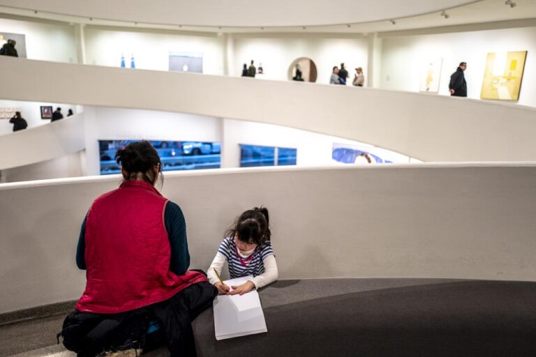 Alex Katz Gathering, exhibition view at Guggenheim Museum, New York. Photo Francesca Magnani