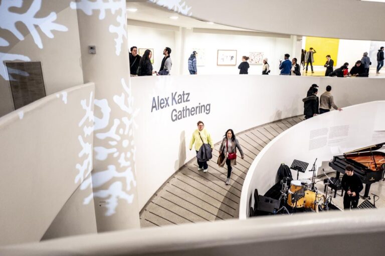 Alex Katz Gathering, exhibition view at Guggenheim Museum, New York. Photo Francesca Magnani