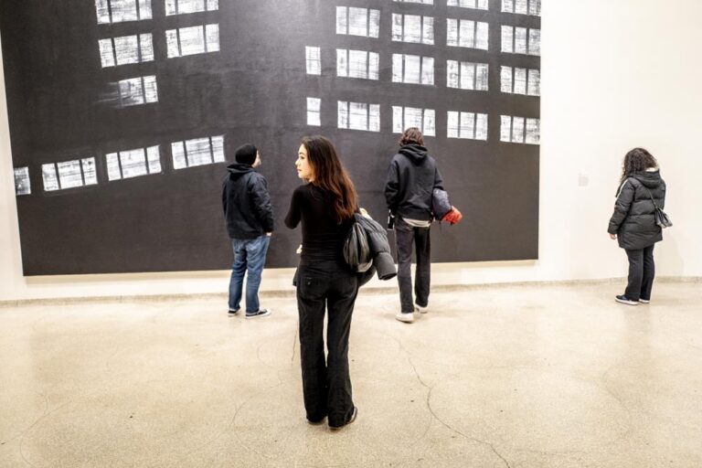 Alex Katz Gathering, exhibition view at Guggenheim Museum, New York. Photo Francesca Magnani