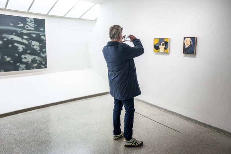 Alex Katz Gathering, exhibition view at Guggenheim Museum, New York. Photo Francesca Magnani