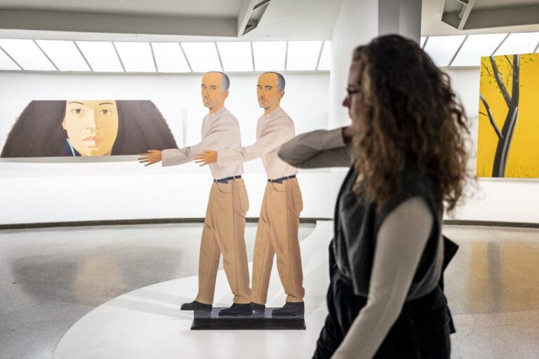 Alex Katz Gathering, exhibition view at Guggenheim Museum, New York. Photo Francesca Magnani