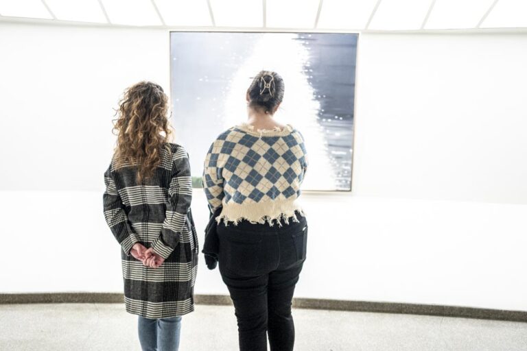 Alex Katz Gathering, exhibition view at Guggenheim Museum, New York. Photo Francesca Magnani