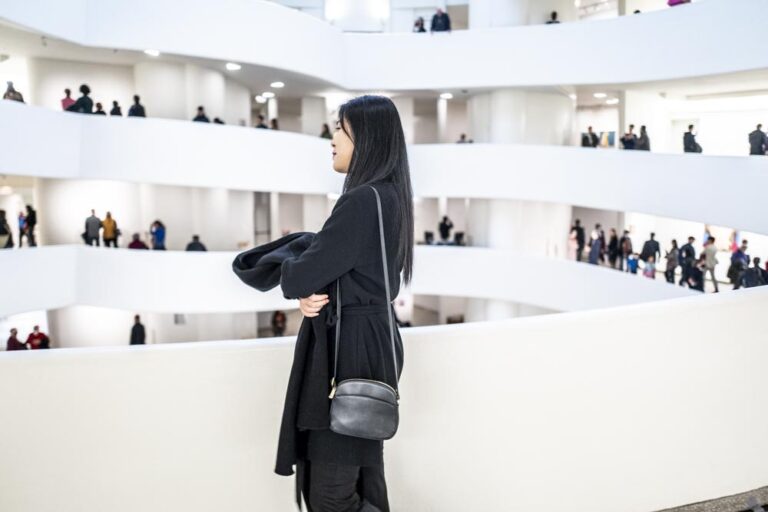 Alex Katz Gathering, exhibition view at Guggenheim Museum, New York. Photo Francesca Magnani