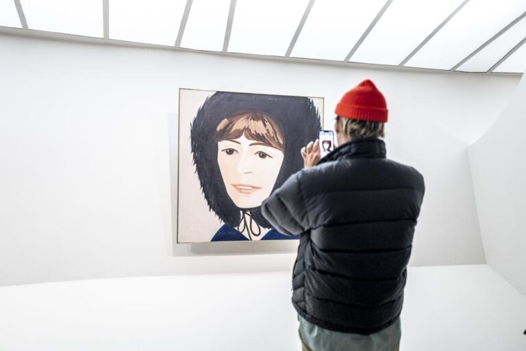 Alex Katz Gathering, exhibition view at Guggenheim Museum, New York. Photo Francesca Magnani