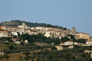 Rigenerazione urbana in Cilento: ad Atena Lucana gli artisti possono campeggiare in centro storico