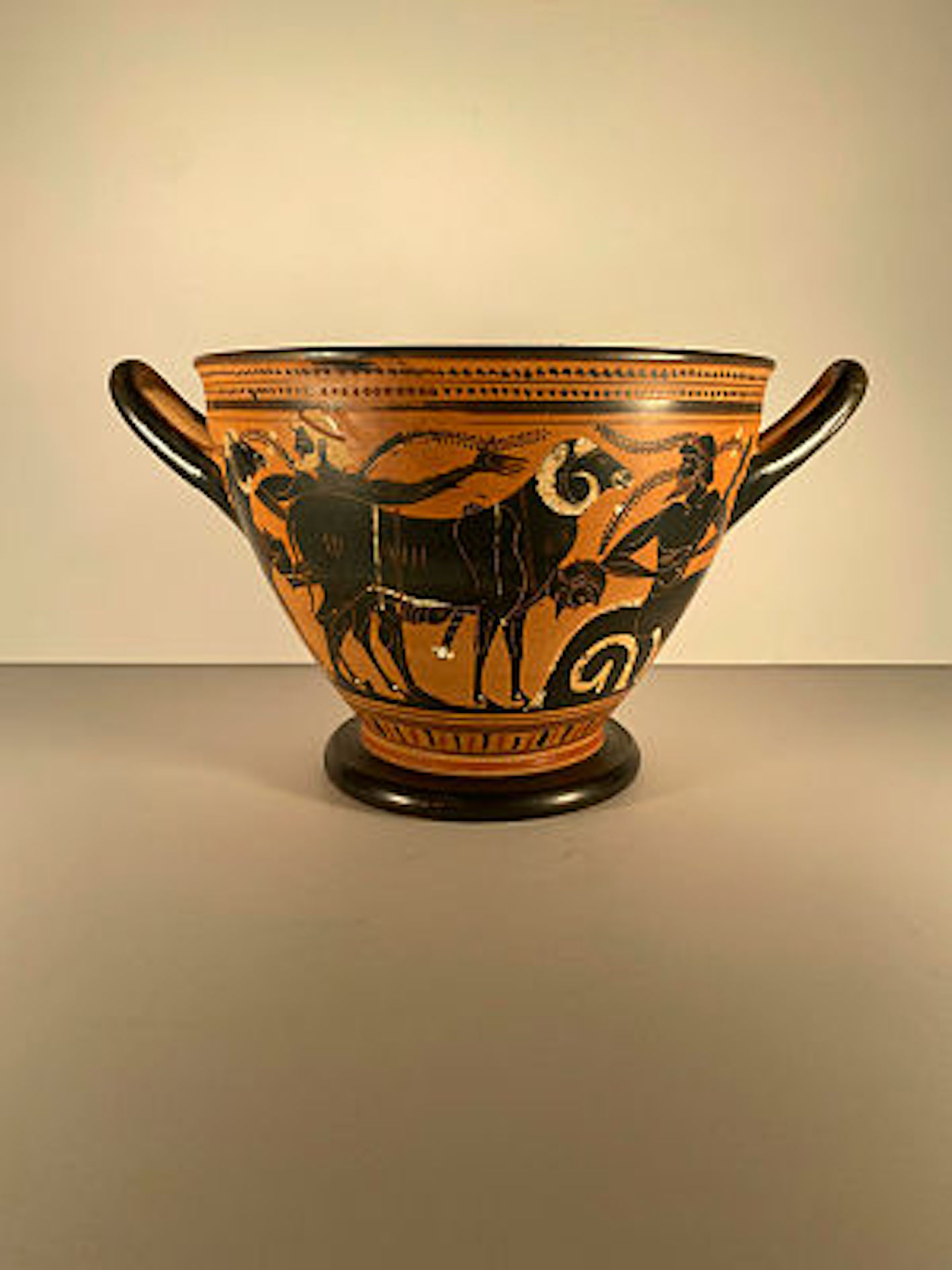 Black Figure Skyphos, Gilded Silver Phiale, Neck Amphora, uno dei 60 reperti rimpatriati dagli Stati Uniti