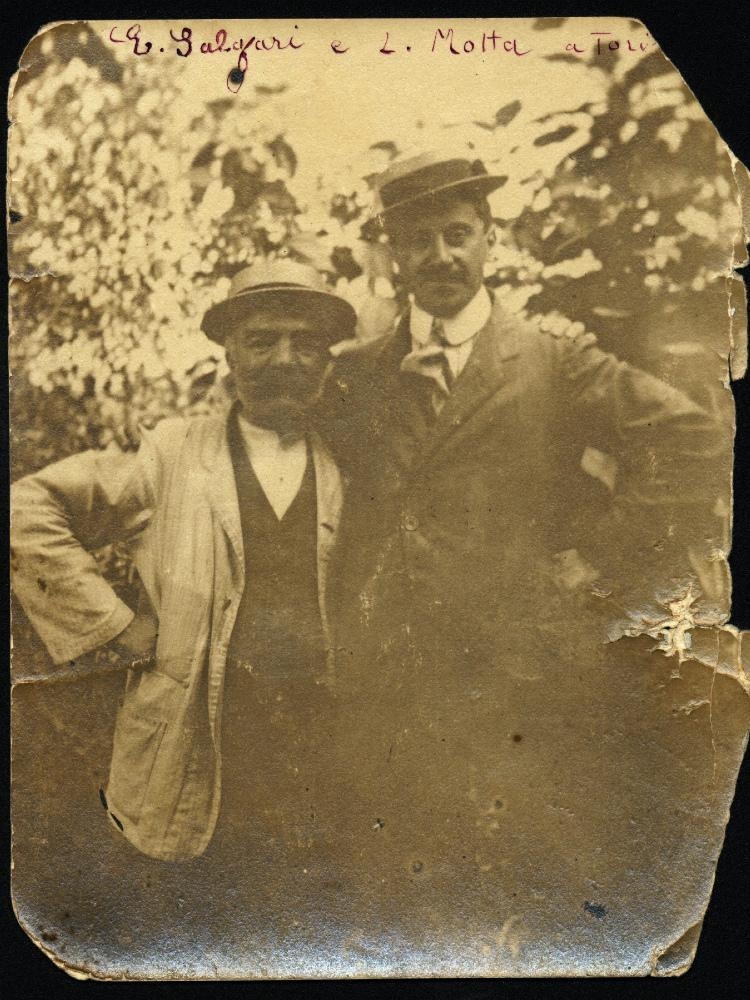 Emilio Salgari e Luigi Motta in una fotografia conservata alla Biblioteca Civica di Verona