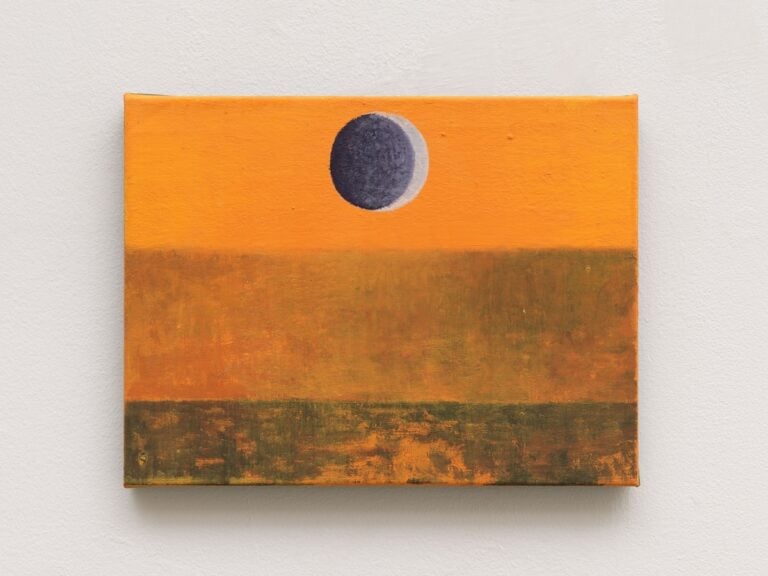 Lenz Geerk, Moonpainting I, 2022, acrilico su tela, 30x40 cm. Photo by Alessandro Zambianchi, courtesy MASSIMODECARLO