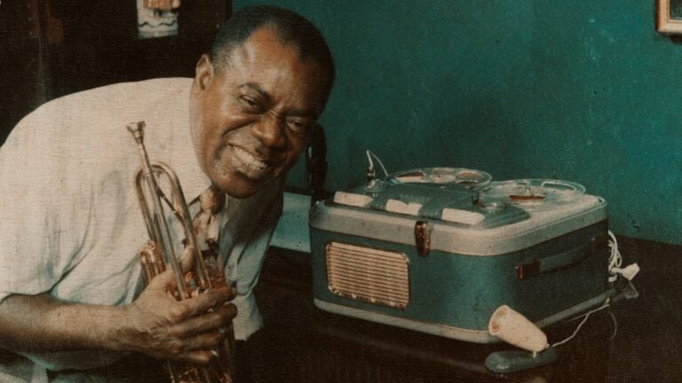 Louis Armstrong in “Louis Armstrong Black & Blues”, ora disponibile su Apple TV+