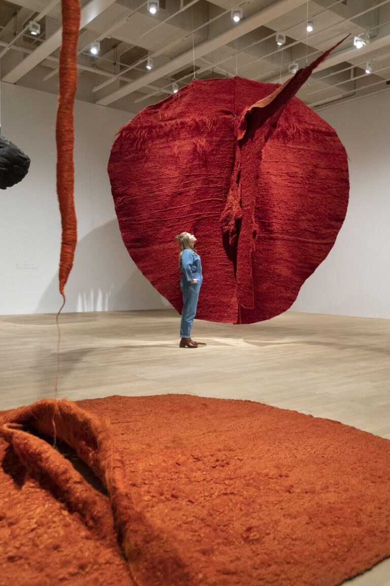 Magdalena Abakanowicz, installation view at Tate Modern, 2022