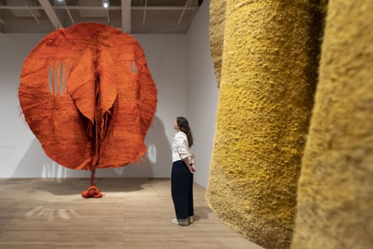 Magdalena Abakanowicz, installation view at Tate Modern, 2022