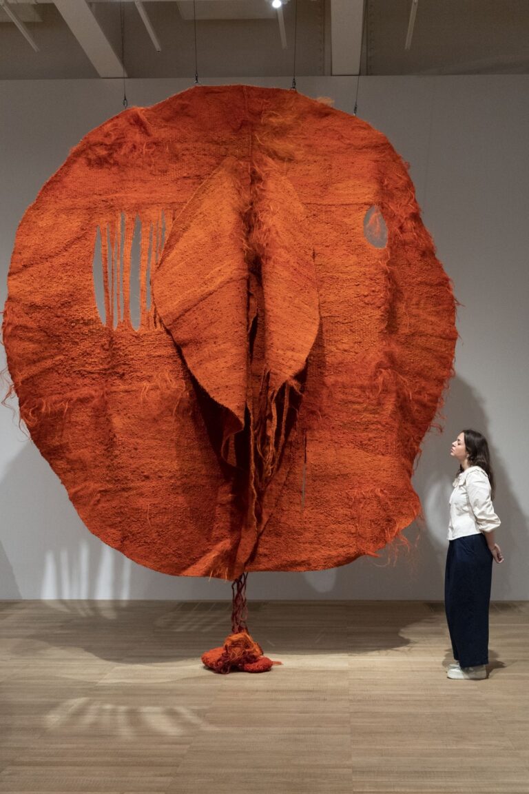 Magdalena Abakanowicz, installation view at Tate Modern, 2022