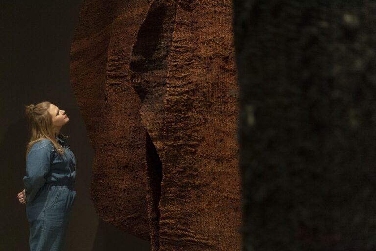 Magdalena Abakanowicz, installation view at Tate Modern, 2022