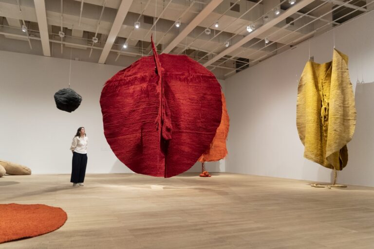 Magdalena Abakanowicz, installation view at Tate Modern, 2022