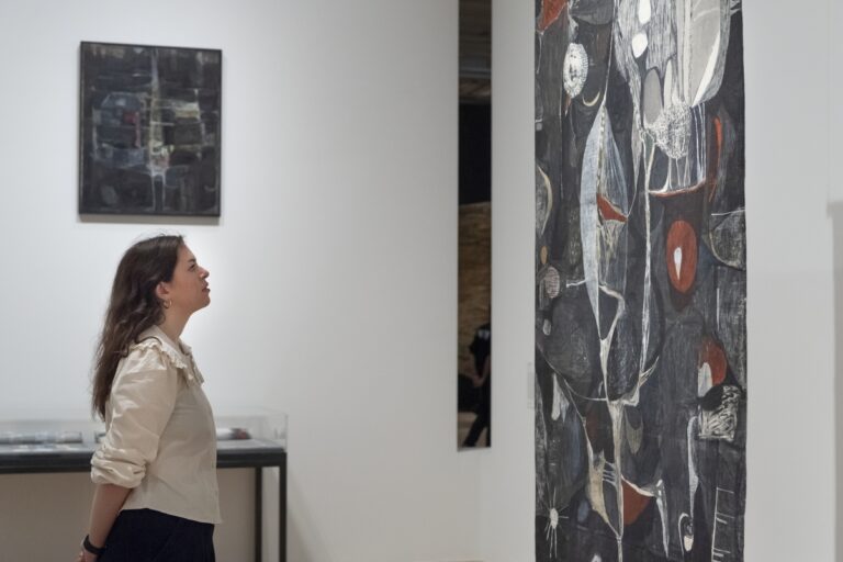 Magdalena Abakanowicz, installation view at Tate Modern, 2022