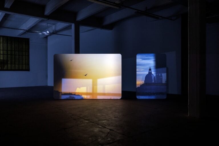 Massimo Grimaldi, Wordless Letter (Ifakara, Venezia), video su doppio schermo, 8’, 2022, installation view di “Tomorrow’s Iridescence”, ZERO… Milan, 2022