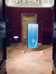 Paola Tassetti, Oratorio lessicale metamorfico, 2022, imbastito, tessuto ornamentale, gessetti a olio, 100x200 cm