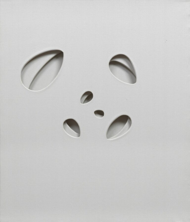 Paolo Scheggi, Intersuperficie curva bianca. Costruzione su rotazione di spirale logaritmica. Oggetto gamma, 1964, Cardi Gallery
