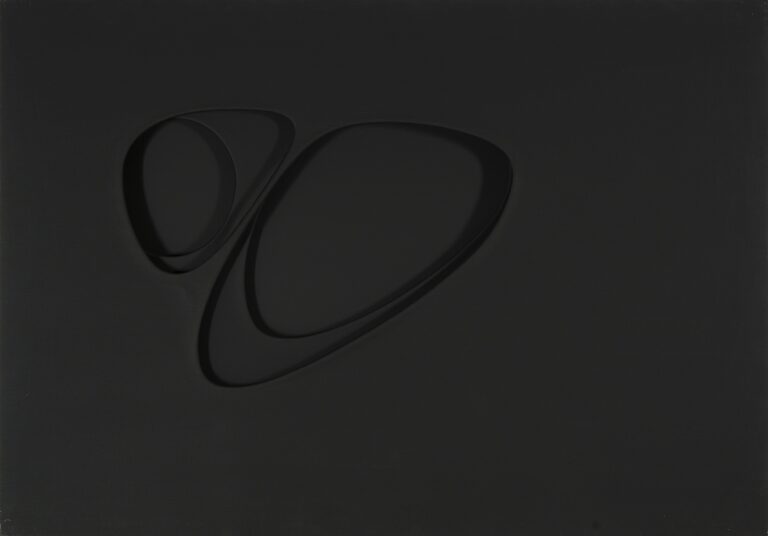 Paolo Scheggi, Zone riflesse, 1963, Acrilico nero su tre tele sovrapposte, 70 x 100 x 6,5 cm, Collezione Franca e Cosima Scheggi, Milano