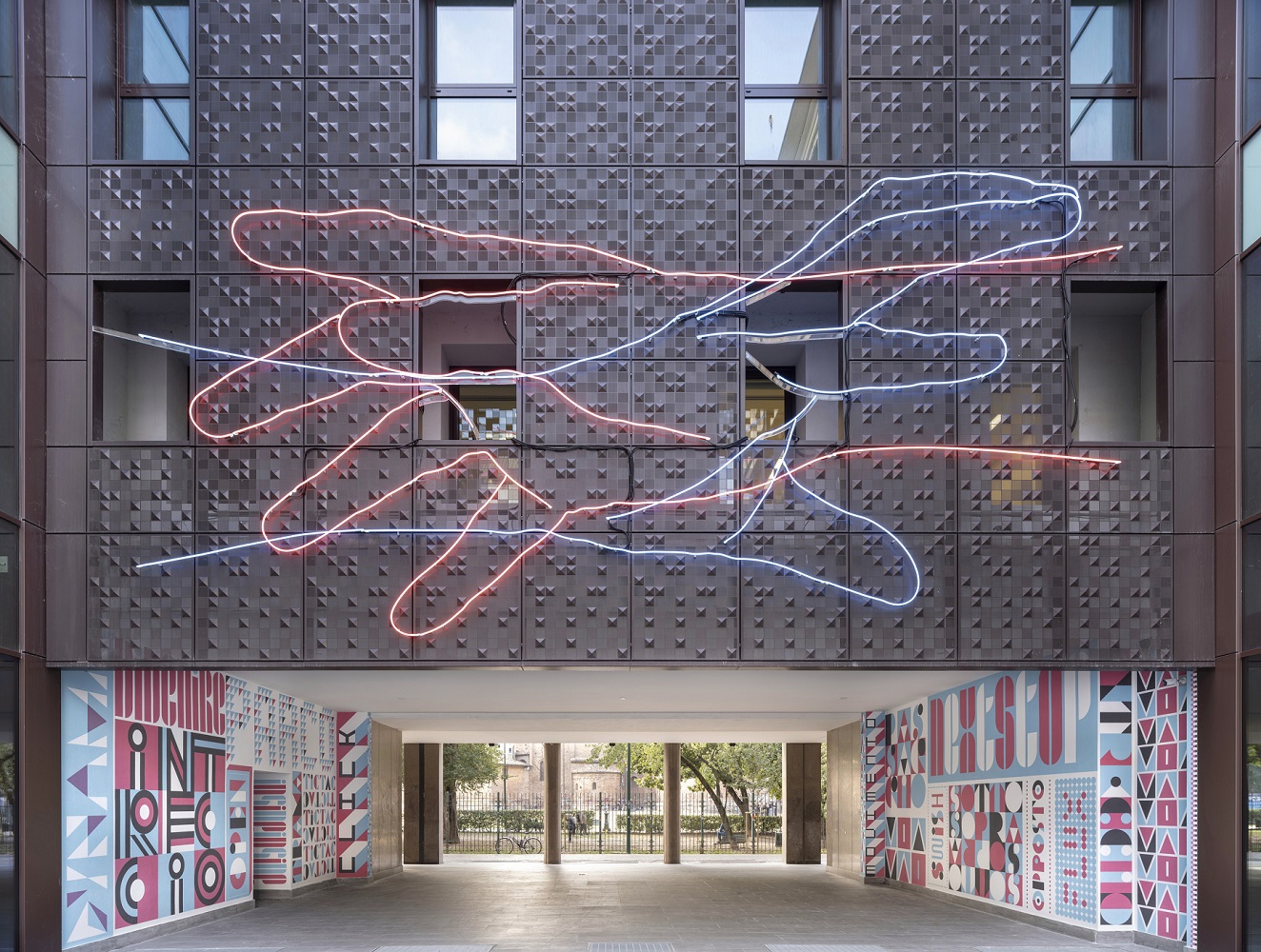 Vetra Building, le opere di Patrick Tuttofuoco e Cabaret Typographie - Ph. BAMSphoto, 2022