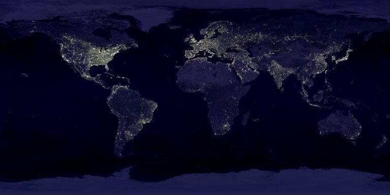 La Terra di notte, credit Nasa e NOAA