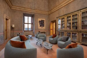 Fendi ridisegna Villa Medici a Roma tra arte antica e design