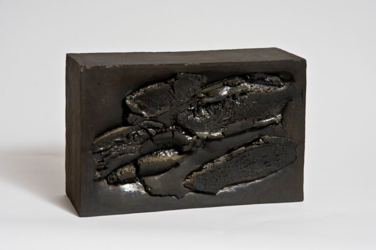 Carlo Zauli, Zolla, 1982, grès nero, cm 27,4x 51,5x18, collezione privata