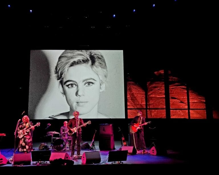 AlUla - Dean&Bitta performano coi video di Warhol