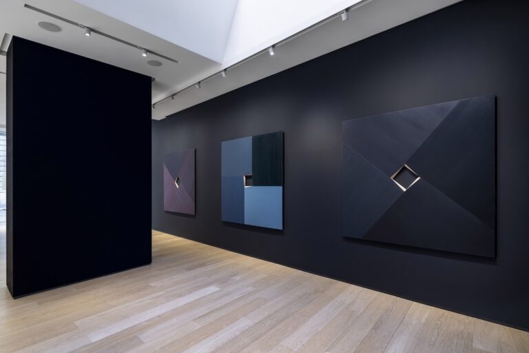 Sean Shanahan, Cuore a fette, installation view at Building Gallery, Milano, 2023. Photo Luca Casonato