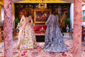 Isabelle de Borchgrave, mostra dell’artista che riproduce gli abiti barocchi