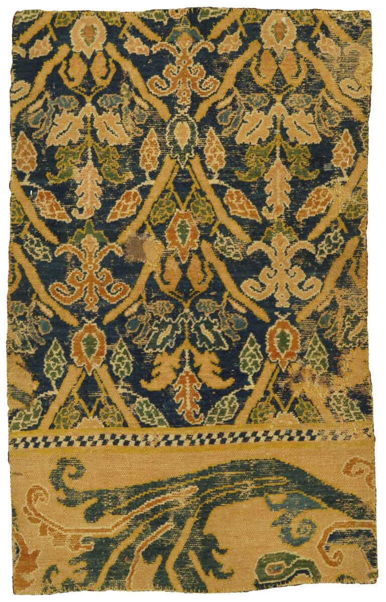 Frammento di un tappeto a motivi vegetali, Spagna, inizio del XVI secolo. Galleria Moshe Tabibnia, Milano