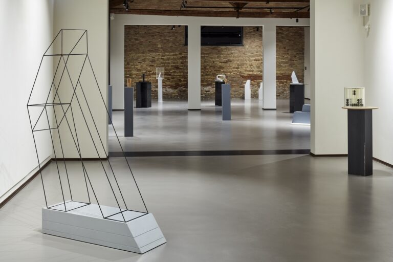 Installation view della mostra Equilibri instabili di Giuliana Balice. Foto di Daniele Casadio, Ravenna