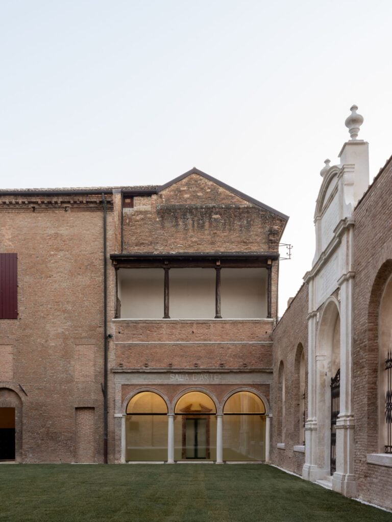 Labics, Palazzo dei Diamanti, corte principale, photo © Marco Cappelletti, courtesy Labics