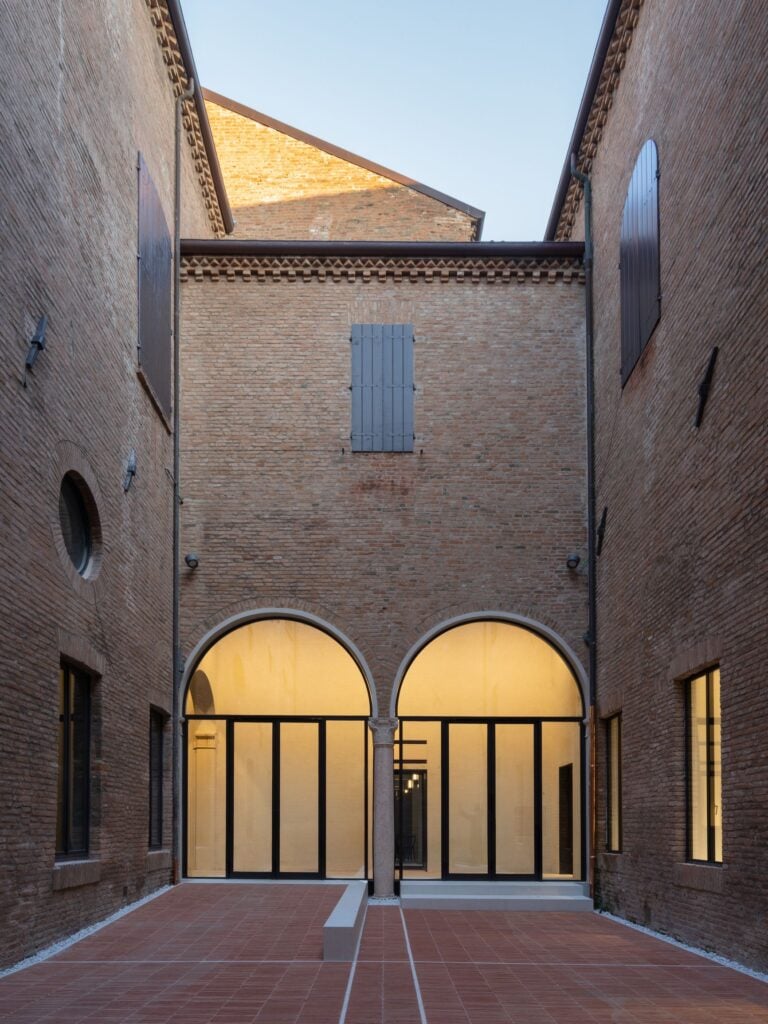 Labics, Palazzo dei Diamanti, cortile, photo © Marco Cappelletti, courtesy Labics