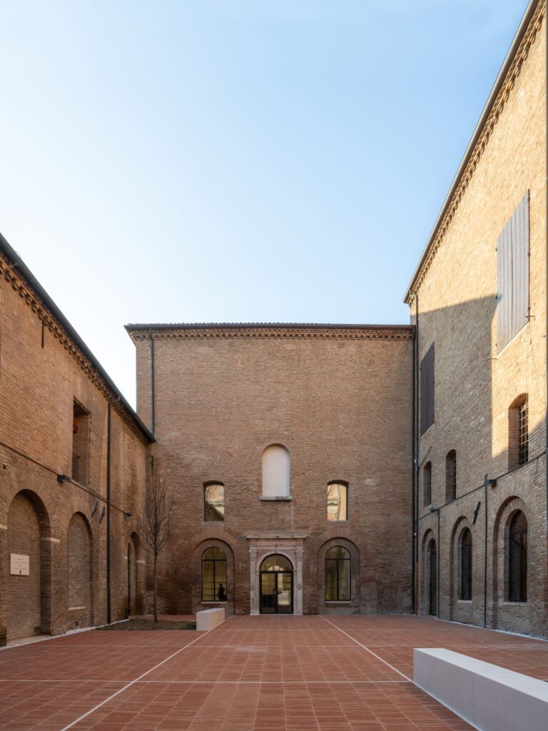 Labics, Palazzo dei Diamanti, cortile, photo © Marco Cappelletti, courtesy Labics