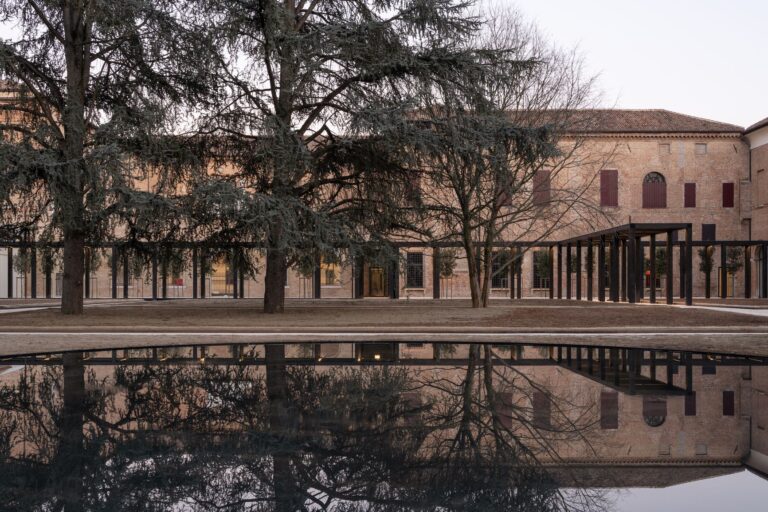 Labics, Palazzo dei Diamanti, passerella, photo © Marco Cappelletti, courtesy Labics