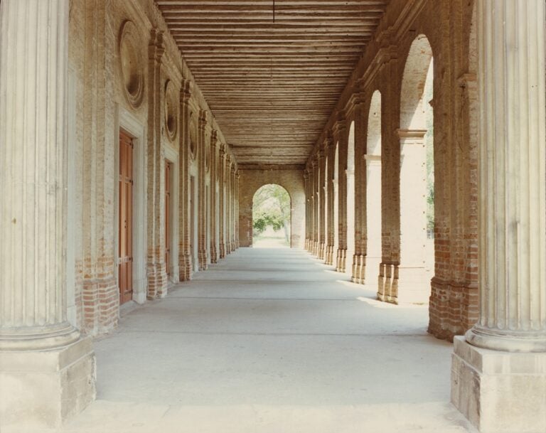 Luigi Ghirri, La Biblioteca Civica, Santa Maria di Sala, Padova, 1988 (stampa 1990-91), CSAC - Fondo Ghirri