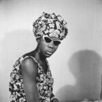 Malick Sidibé, La signora Kadiatou Touré con i miei occhiali, 1963