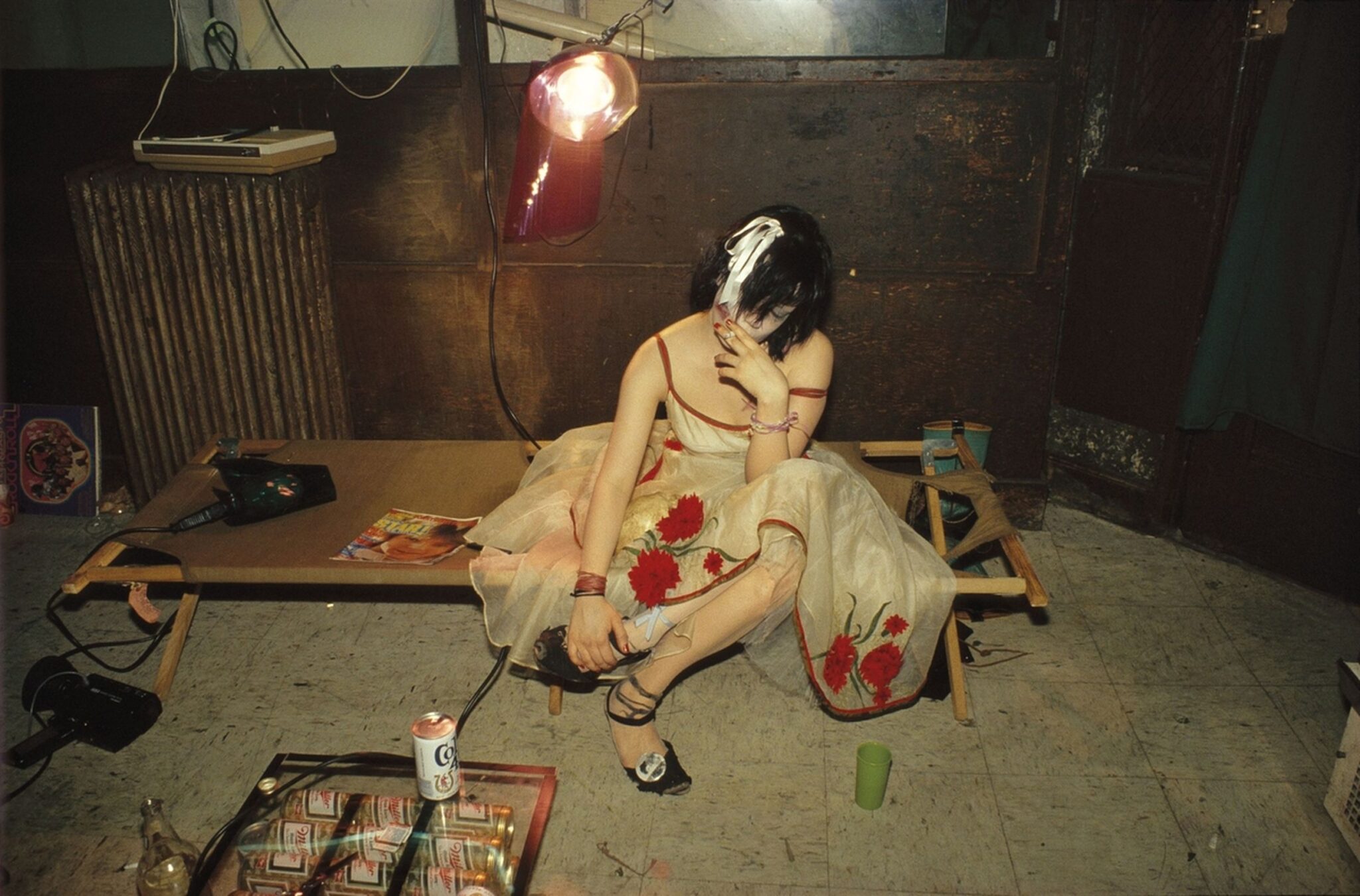 Nan Goldin, Trixie on the cot, New York City, 1979, Cibachrome print (41 x 60 cm). Courtesy of the artist and Marian Goodman Gallery, © Nan Goldin