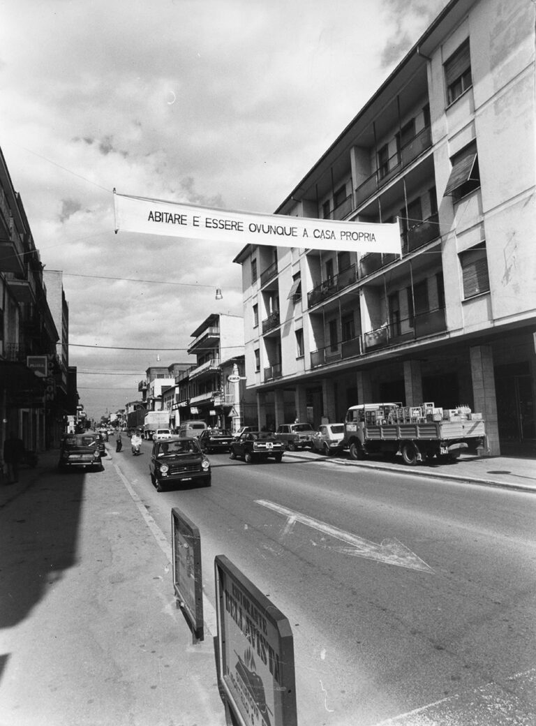 Ugo La Pietra, Abitare è essere ovunque a casa propria, Giulianova (PE), 1968