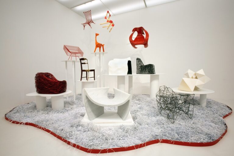 Veduta della mostra “A Chair and You” al Mudac. Bright Space © Lucie Jansch